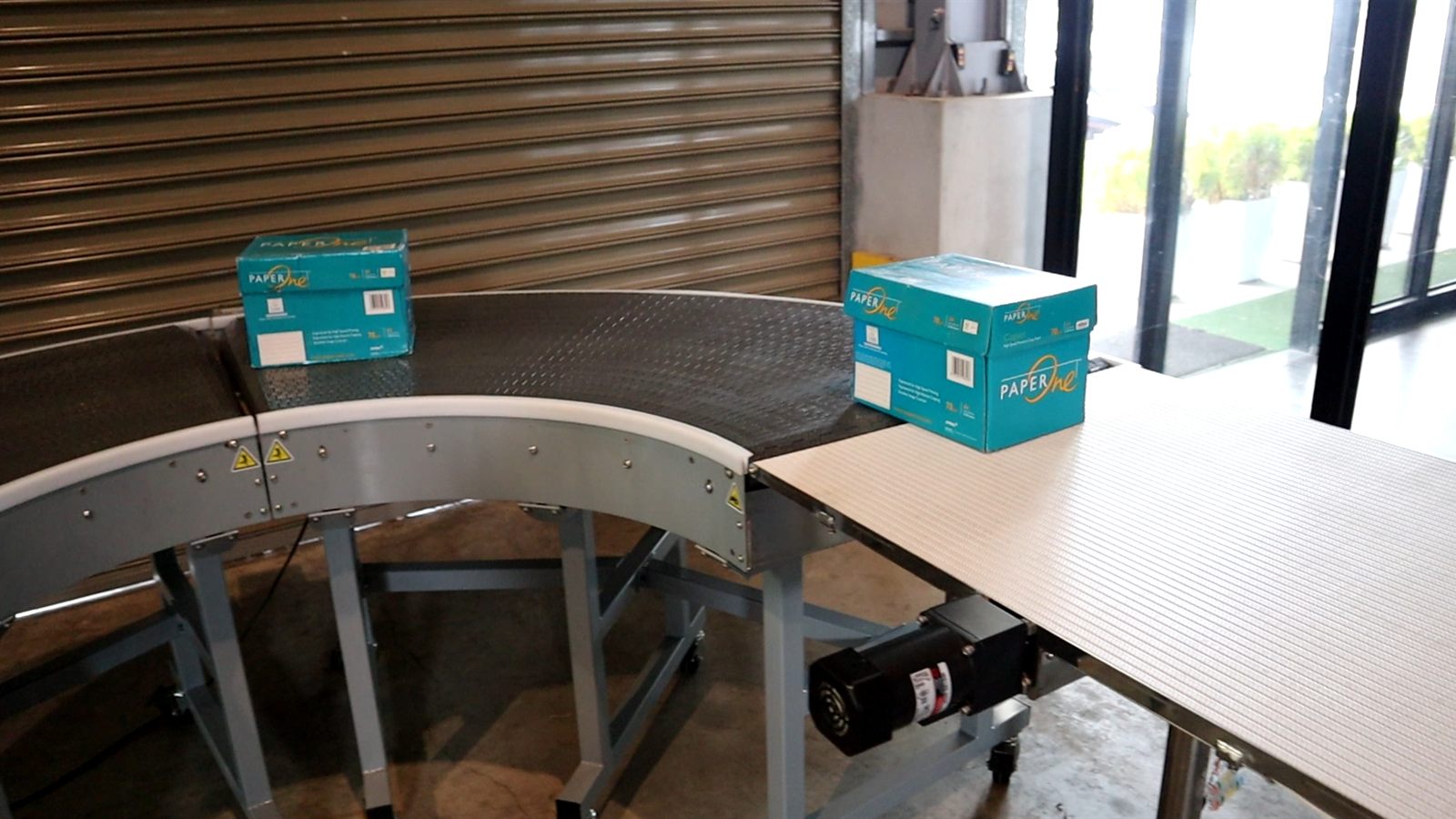 A NEXUS curve conveyor carrying cartons around a full loop.